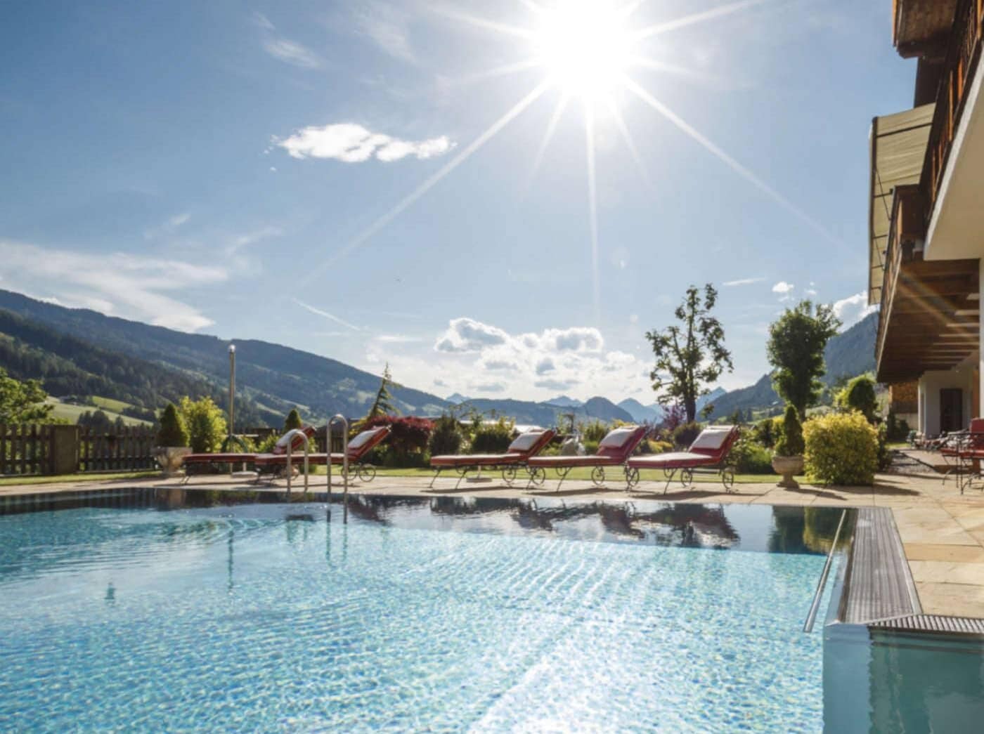 Hotel mit Pool