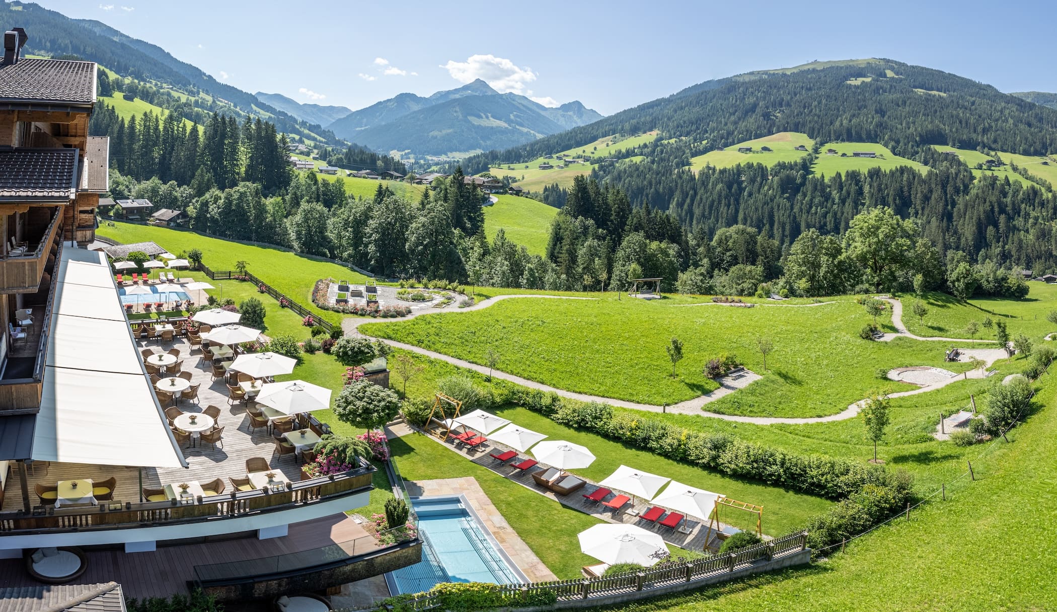 Alpacher Hof nachhaltiges Wellnesshotel von oben