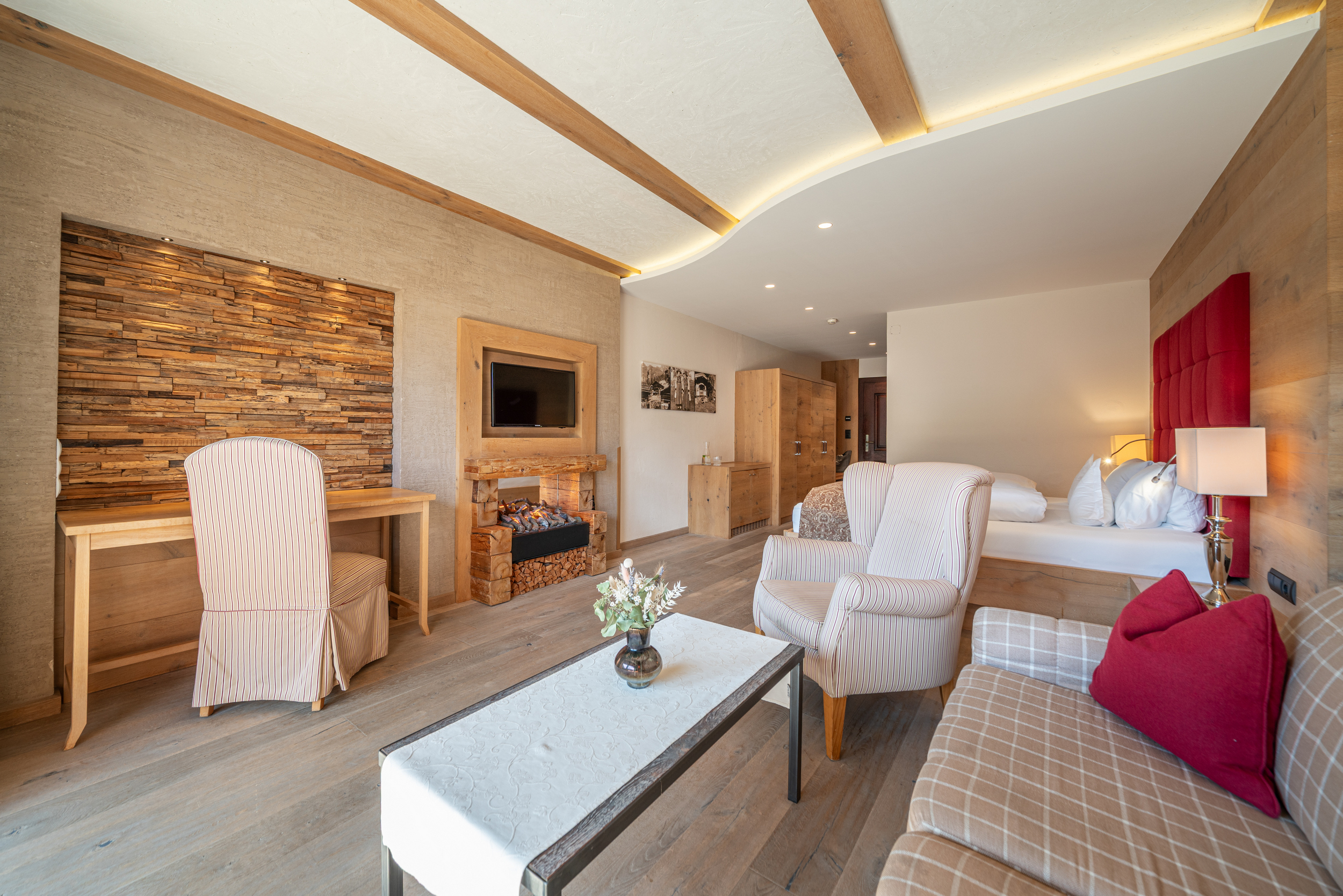 Alpbacherhof Doppelzimmer Panorama_Blick ins Zimmer
