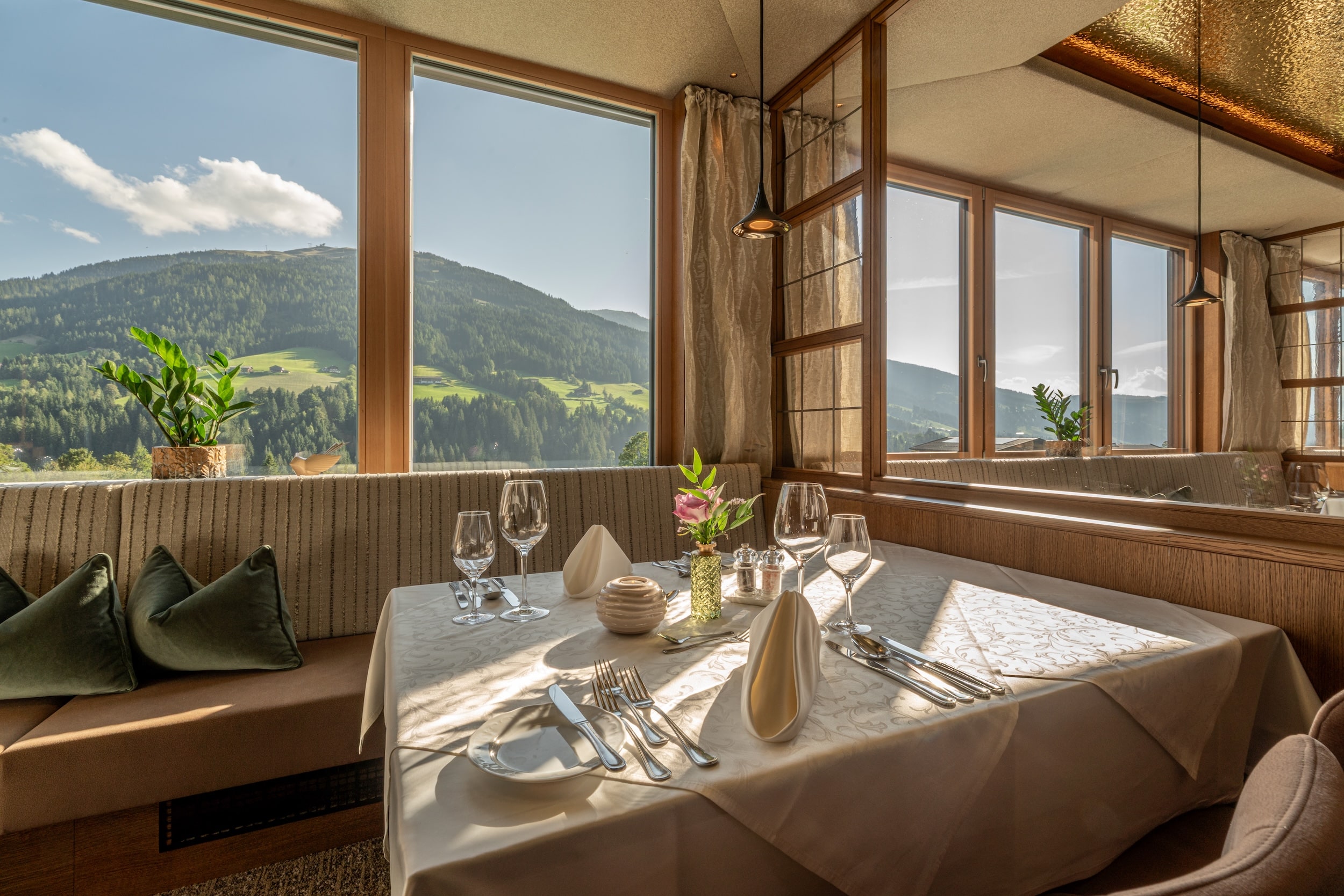 Hotel mit Restaurant und Verwöhnpension mit Panoramablick in Tirol