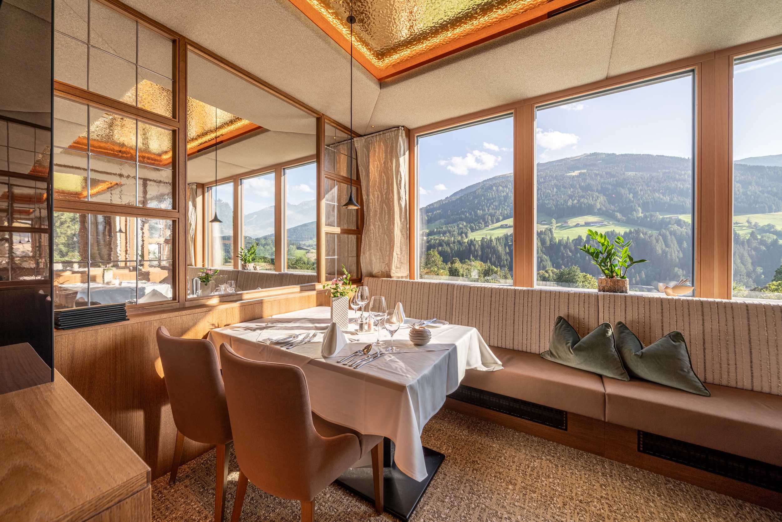 Hotel mit Restaurant und Verwöhnpension mit Panoramablick in Tirol