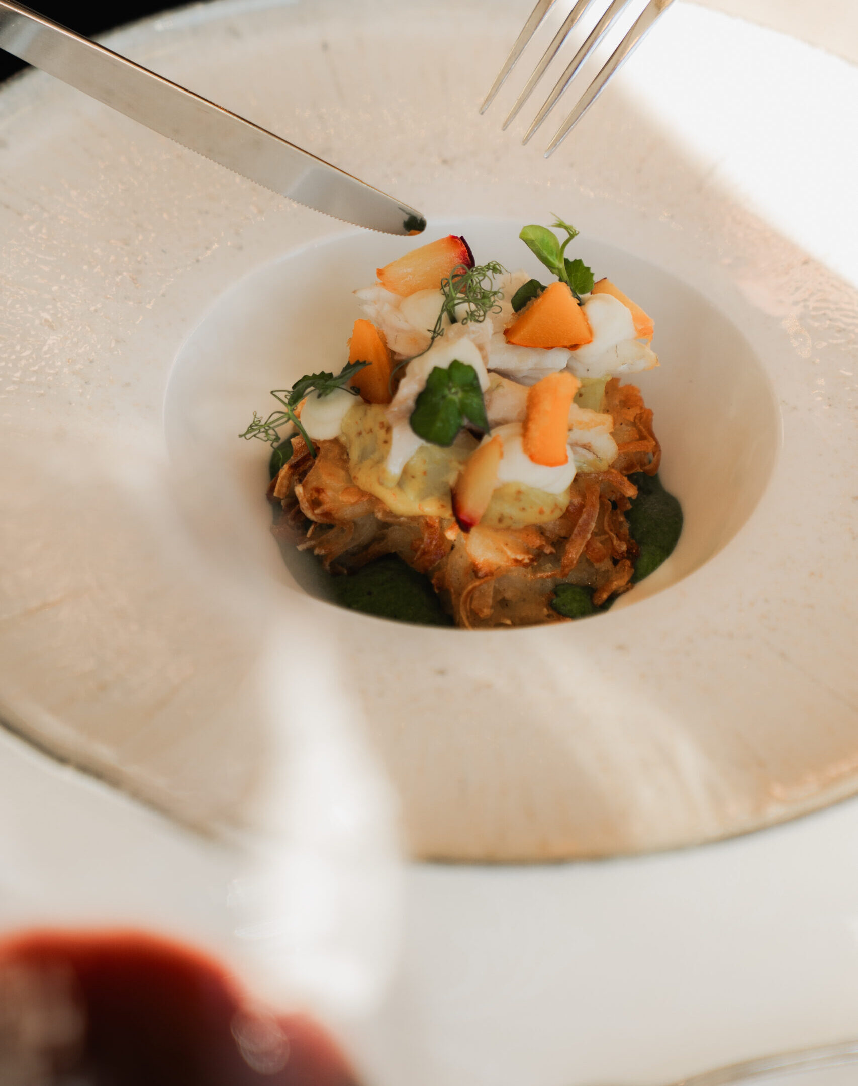 Hauptgericht Dinner mit Weinglas Hotel Alpbacherhof